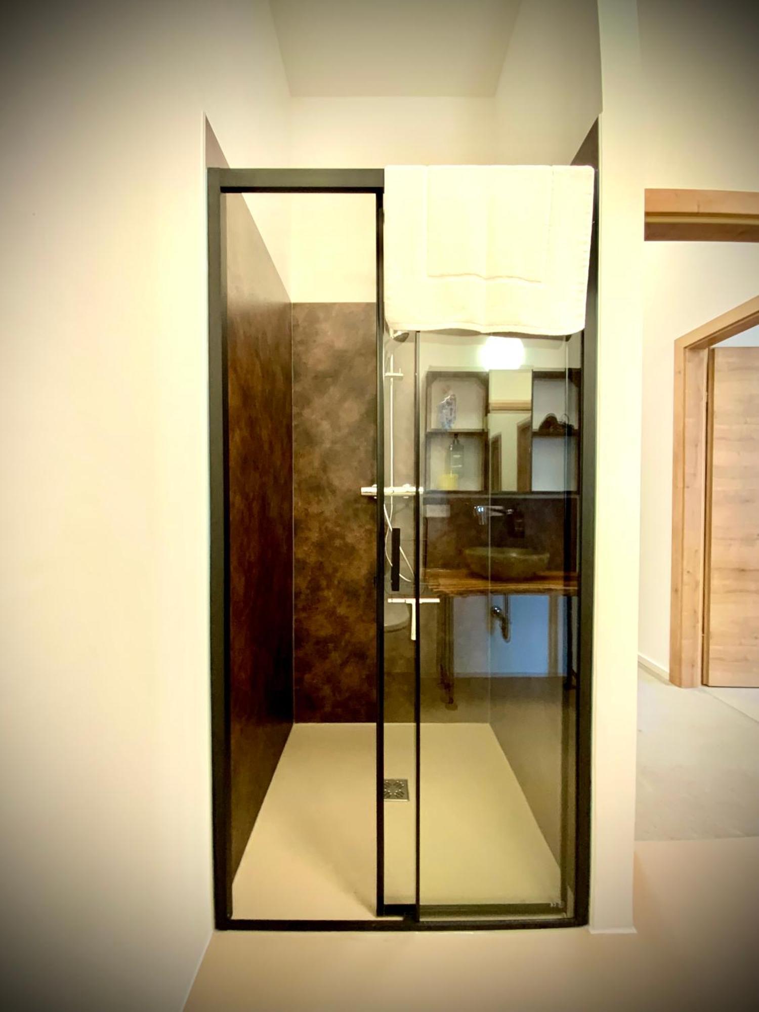 Waterfront - Urbane Eleganz Am Bachufer Apartment วิลลาค ห้อง รูปภาพ